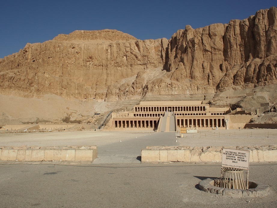 ハトシェプスト女王葬祭殿 Mortuary Temple Of Hatshepsut ルクソールの風に吹かれて